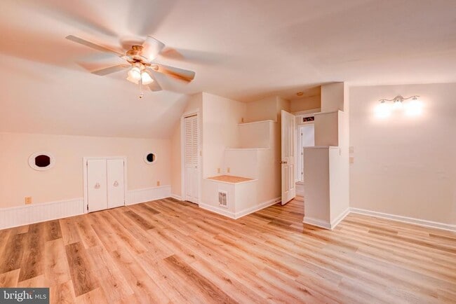 Building Photo - 402 Larchwood Ave