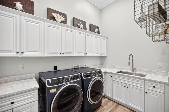 Building Photo - 3161 Club Dr