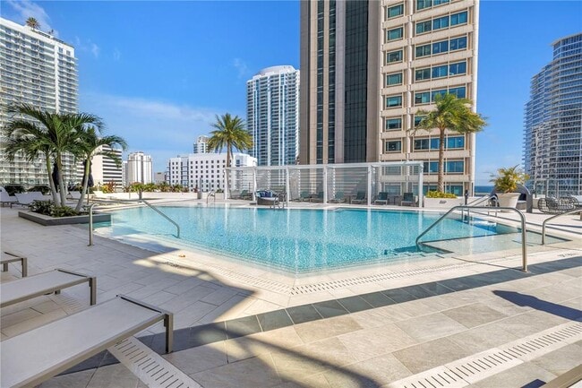 Building Photo - 275 1st Ave S