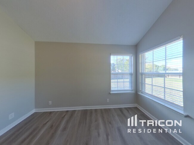 Building Photo - 8005 Penbrook Dr