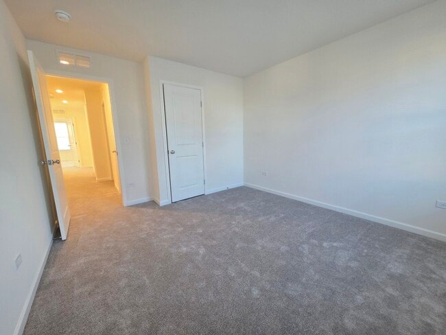 Building Photo - 5919 Hawkweed Dr