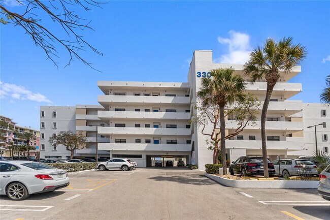 Building Photo - 330 Ave