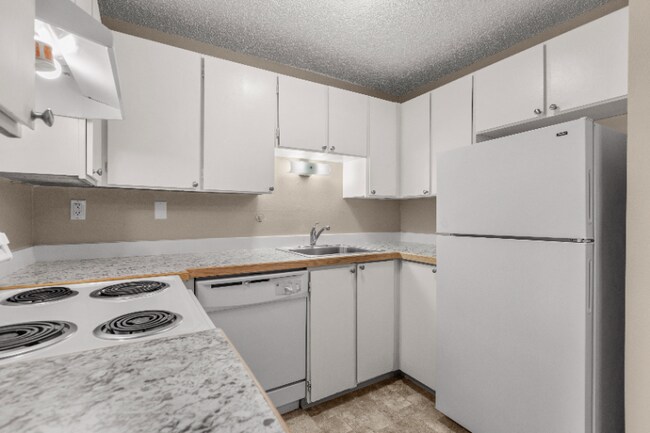 Building Photo - 11540 Pinehurst Way NE