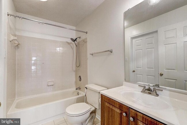 Building Photo - 6263 Woodcrest Dr