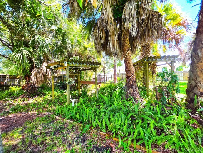 Building Photo - 6707 Coquina Ave