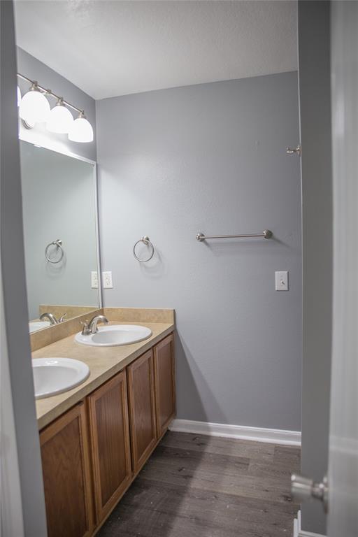 Building Photo - 2843 Sandberry Dr