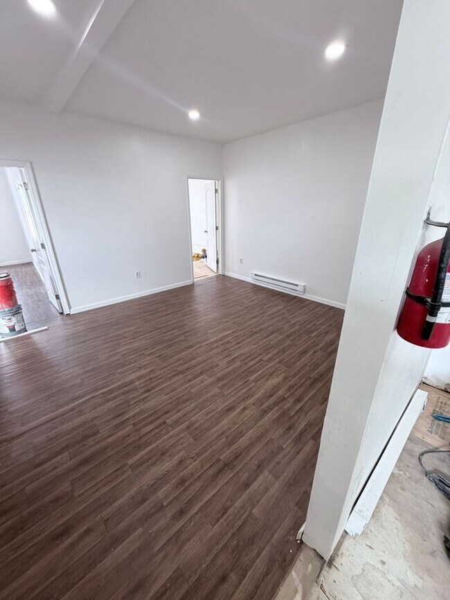Building Photo - Inspected and Approved 3 Bedroom 1 Bath w PARKING & Appliances
