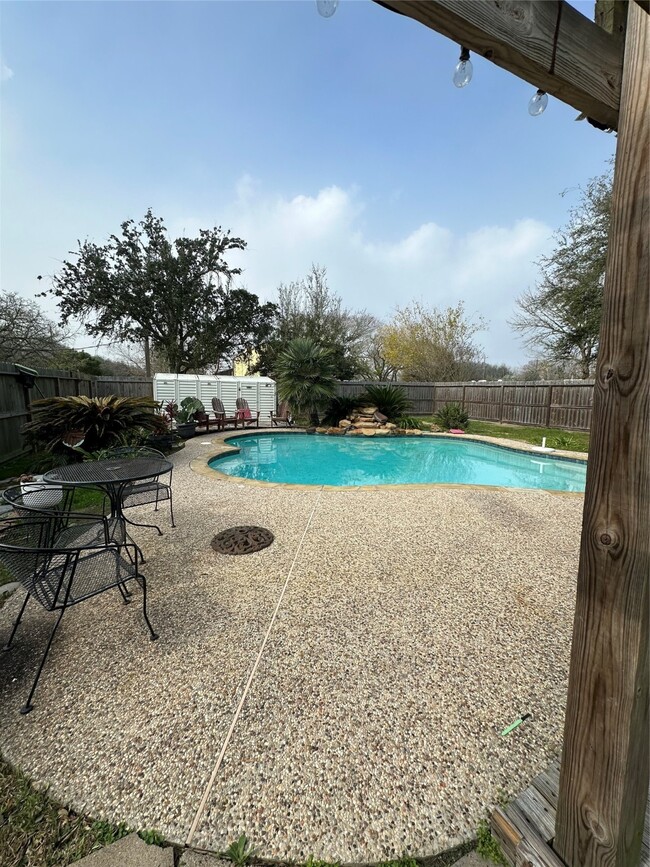 Building Photo - 354 2nd St