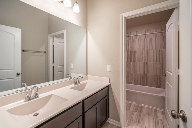 Building Photo - 28104 Rocky Heights Dr