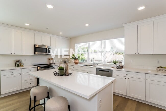 Building Photo - 8100 Quiet Knolls Dr