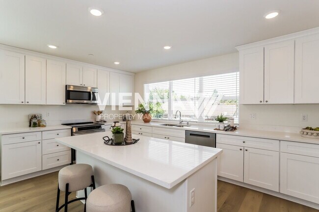 Building Photo - 8106 Quiet Knolls Dr