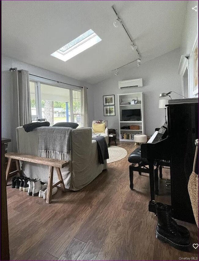 Building Photo - 20 Princeton St