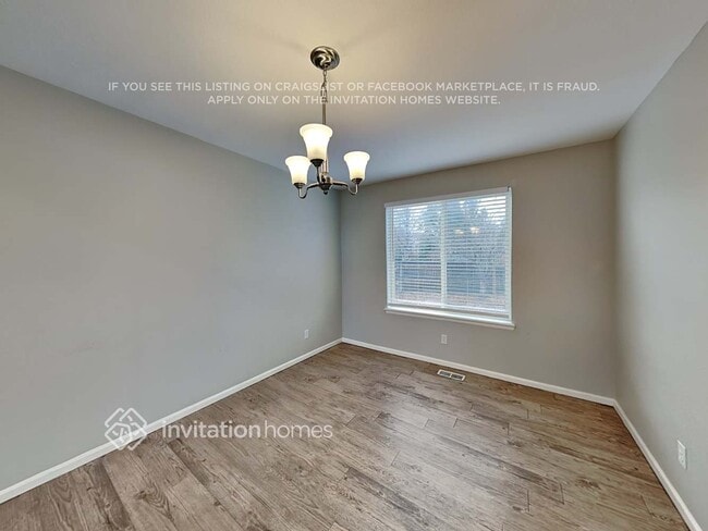 Building Photo - 4580 Bobolink Dr