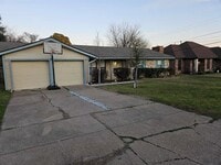 Building Photo - 808 McCurry Ave