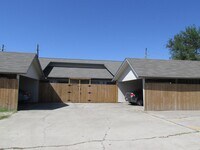 Building Photo - Crestmore 5741 Schlesinger
