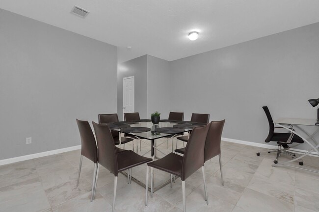 Building Photo - 5822 Santa Bernadetta