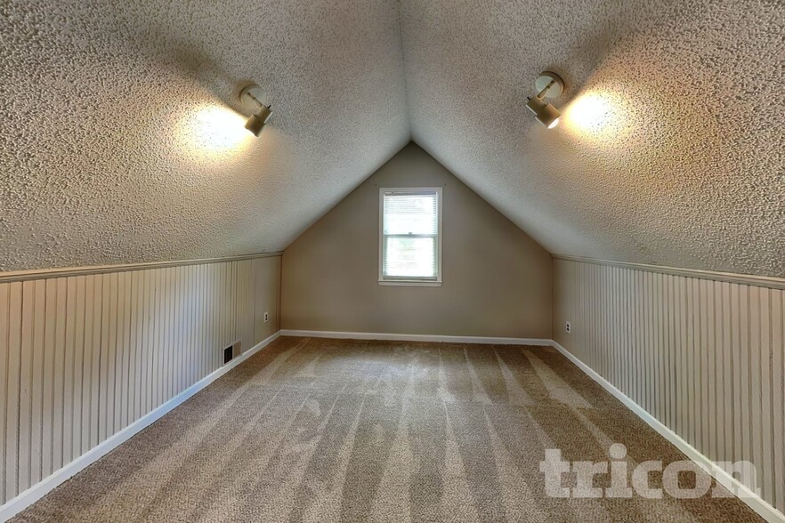 Building Photo - 150 Tanglewood Dr
