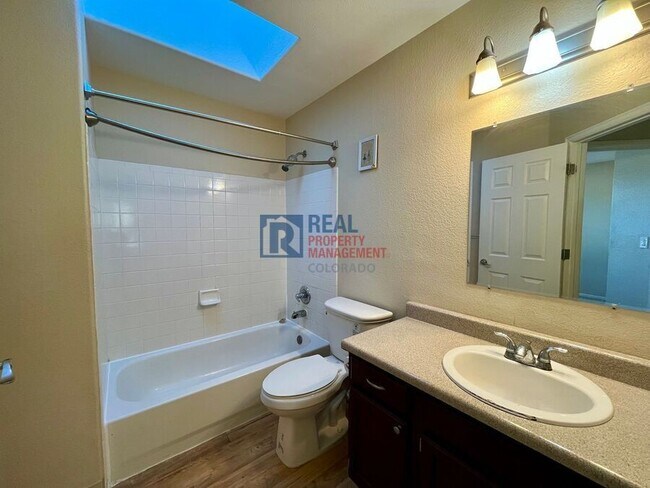 Building Photo - 5225 Deephaven Ct