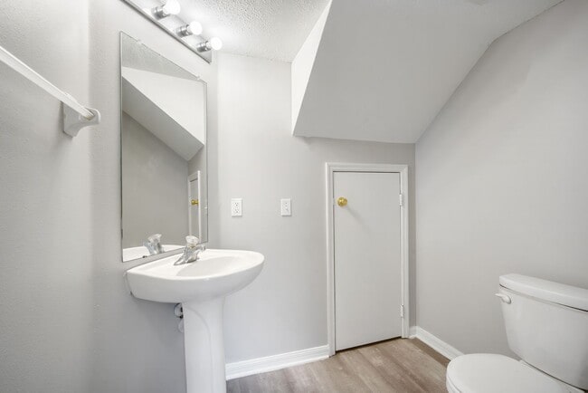 Building Photo - Riverwalk Retreat: Updated 3BR Townhome in...