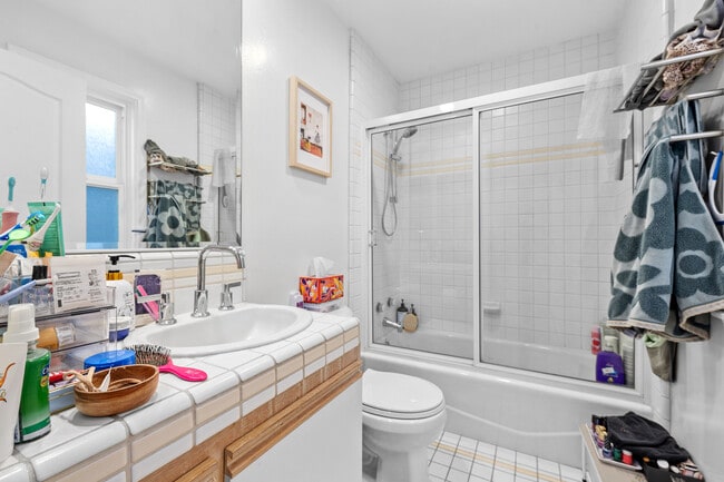 Building Photo - 20 Quarterdeck St