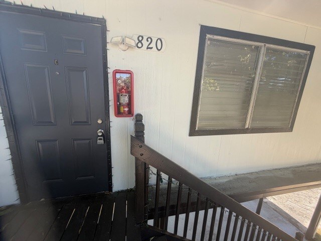 Building Photo - 820 S L St