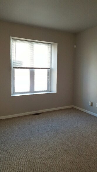 Livingroom View #1 - 524 N 33rd St