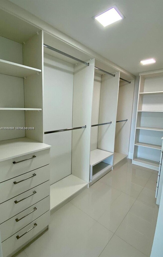 Building Photo - 400 Sunny Isles Blvd