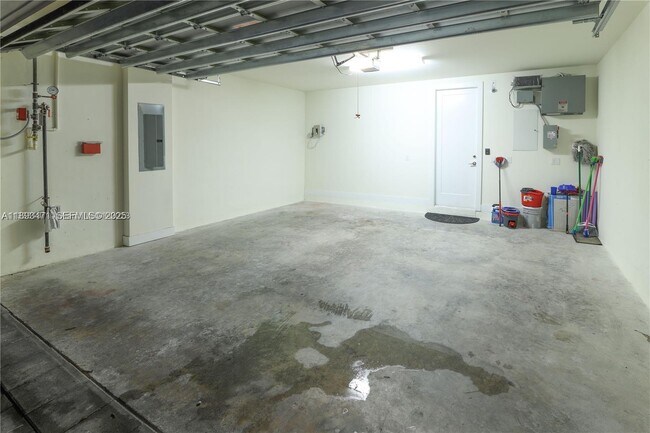 Building Photo - 10501 NW 66th St