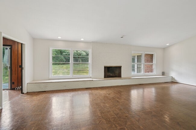 Building Photo - 18 Dorison Dr