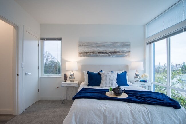 Building Photo - Modern 3BR/3.5BA Townhouse with Rooftop