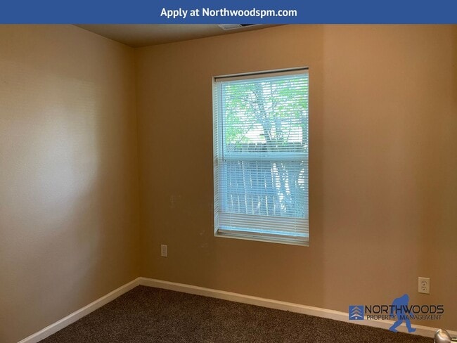 Building Photo - Nice 2 Bedroom 2 Bathroom 2 Story-Town Home-White City