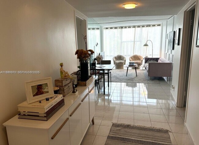 Building Photo - 900 Bay Dr