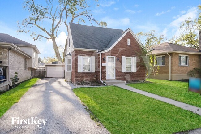 Building Photo - 15006 Avers Ave