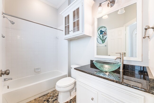 Building Photo - 10 Acorn Cluster Ct