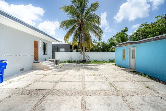 Building Photo - 666 NW 28th St
