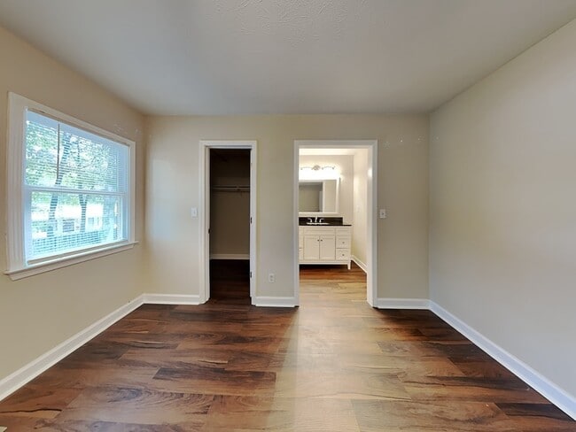 Building Photo - 424 Charleston Ln