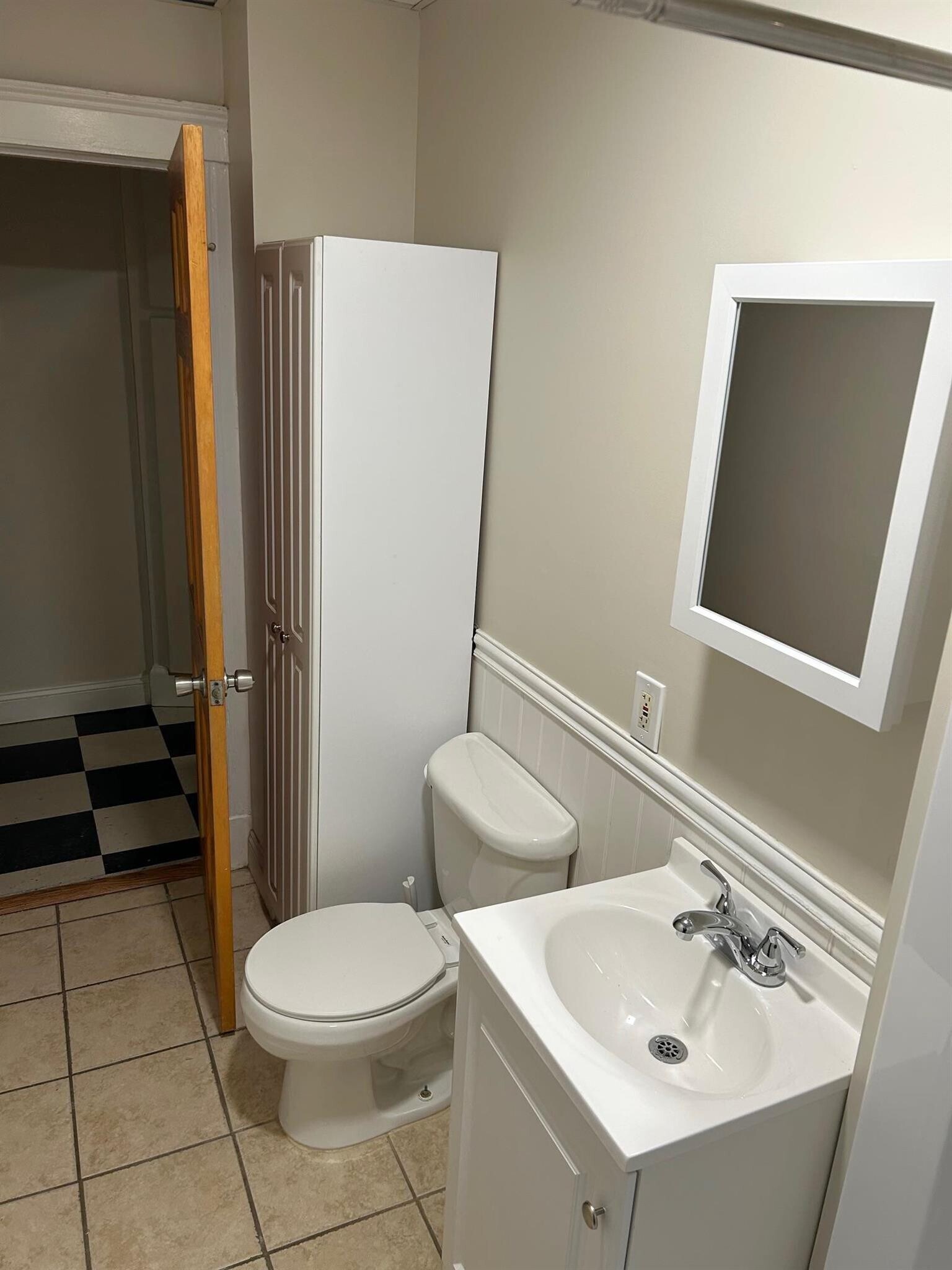 Building Photo - 578 Main St