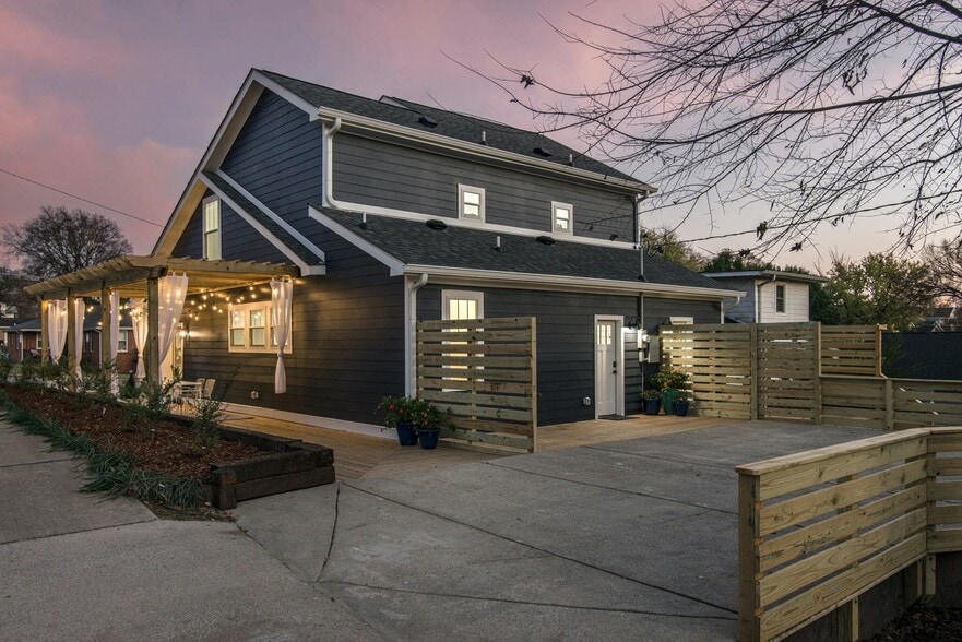 Building Photo - 426 Hart Ave