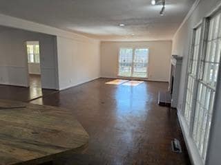 Building Photo - 1924 Woodside Rd