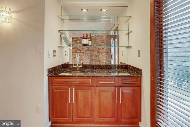 Building Photo - 9801 Clydesdale St