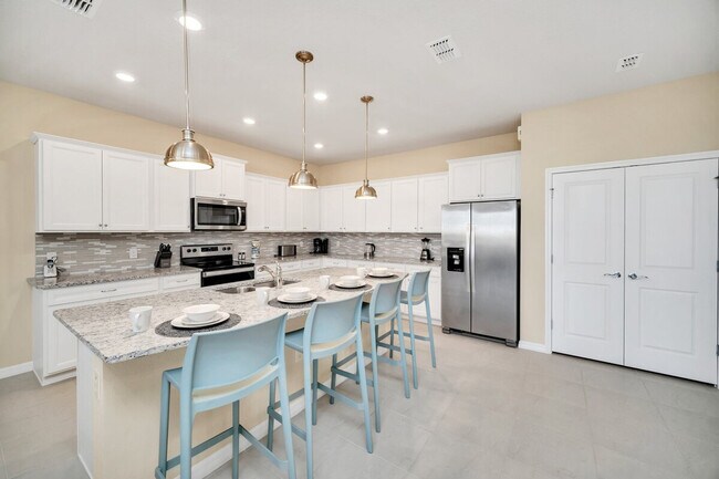 Building Photo - 2130 Lelani Cir