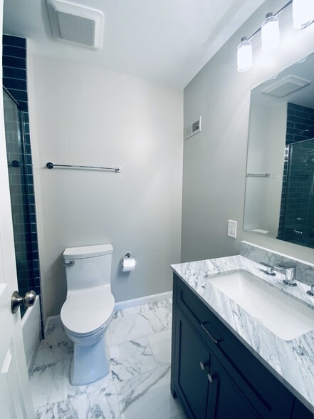 Bath #2 - 4102 Washington Blvd