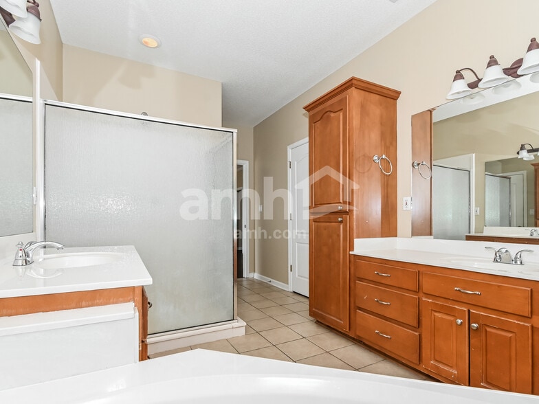 Building Photo - 6358 Braybourne Main