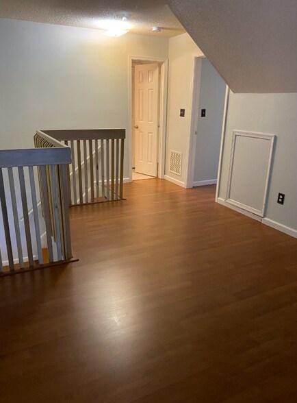 Building Photo - 5017 Gatehouse Way