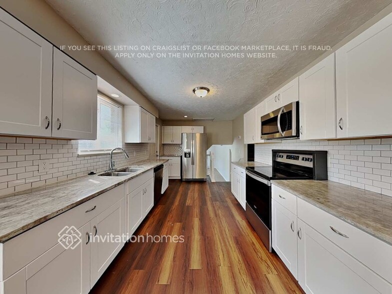 Building Photo - 2853 S Bahama St