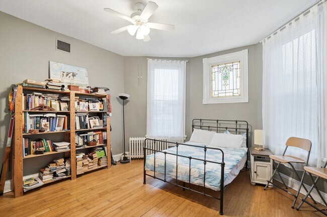 Building Photo - 1220 Louden St