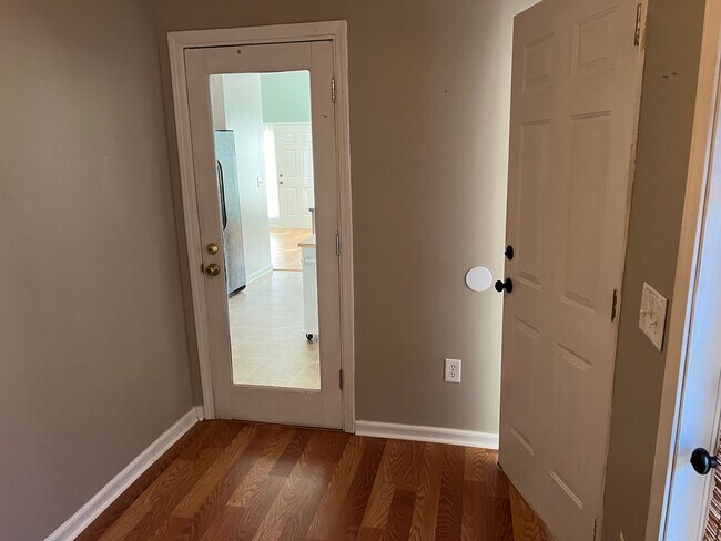 Building Photo - Pet-friendly, 3 Bedroom, 2 Bath Home with Fenced Yard in St. James School Area! Available in May!