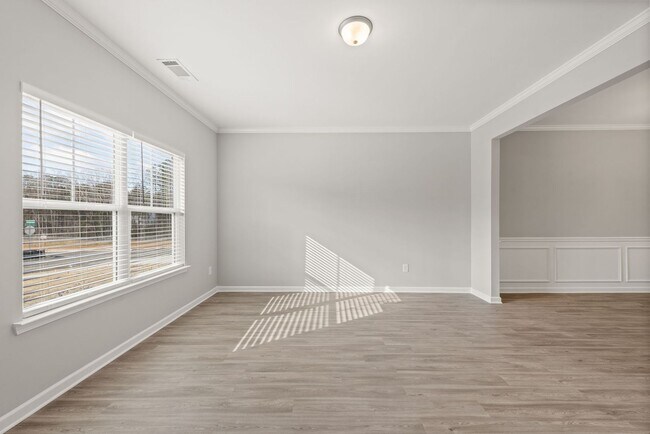 Building Photo - North Paulding High School - 4 bedrooms/2....