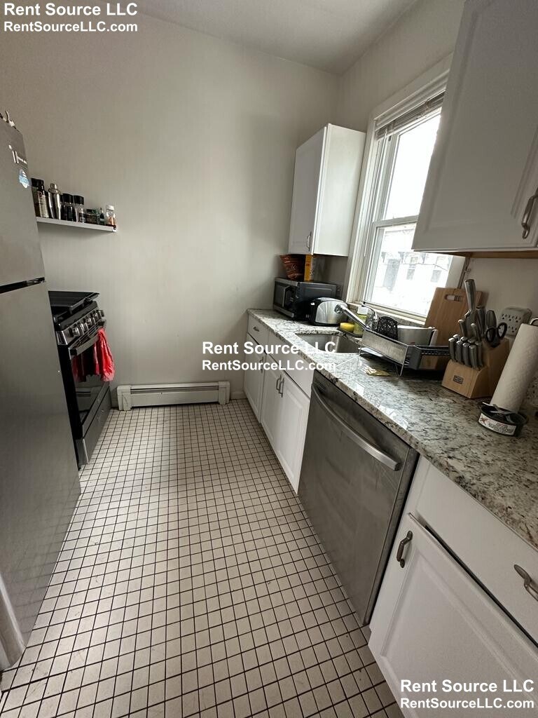 Building Photo - 8 Hingham St