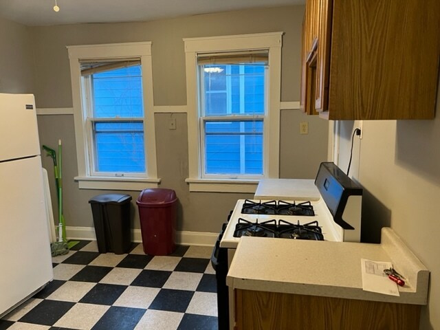 Building Photo - 1672 N Van Buren St